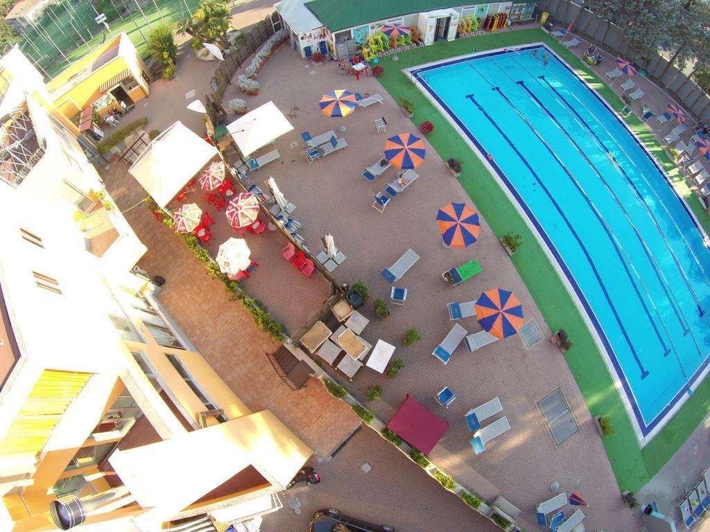 Village Sport Holidays Cerveteri Zimmer foto